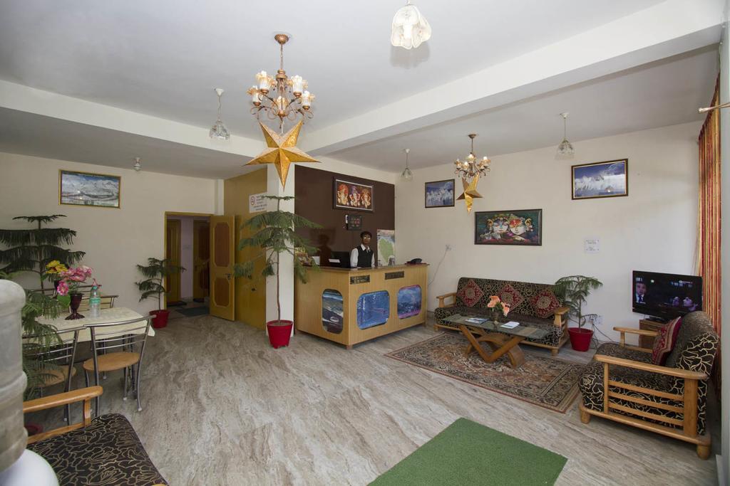 Hotel Ocean Inn Manāli Kültér fotó