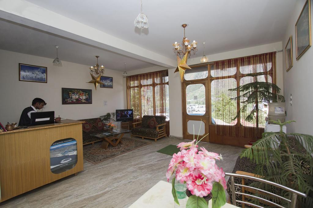 Hotel Ocean Inn Manāli Kültér fotó