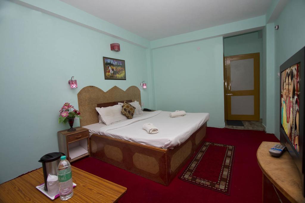 Hotel Ocean Inn Manāli Szoba fotó